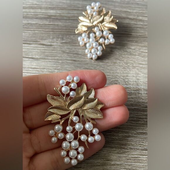 Greap with leaf shape stud earrings A225 - Picture 3 of 5